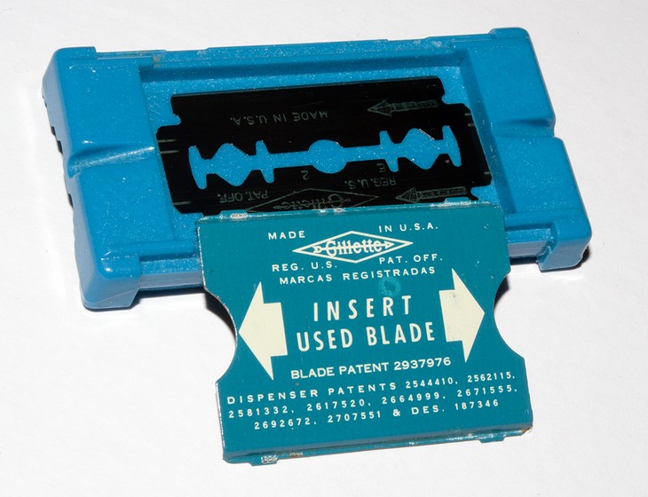 Gillette 1959 15 Super Blue Blade Dispenser Refill 1h.jpg