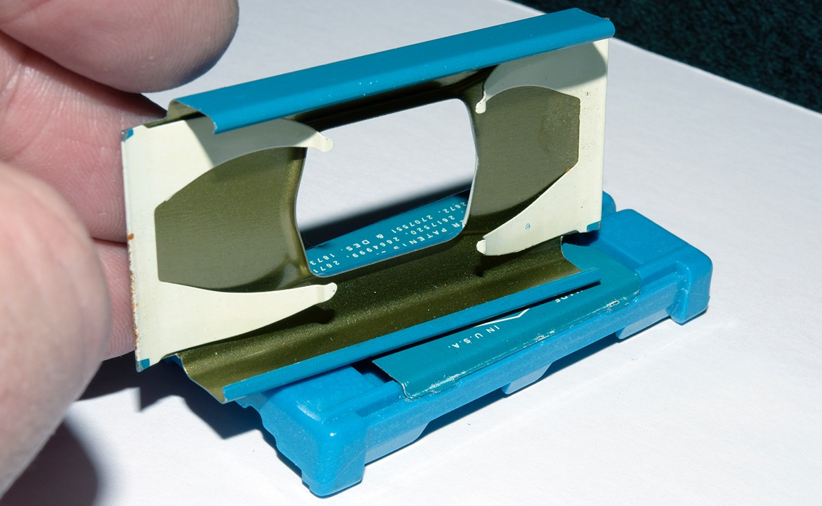 Gillette 1959 15 Super Blue Blade Dispenser Refill 1f.jpg