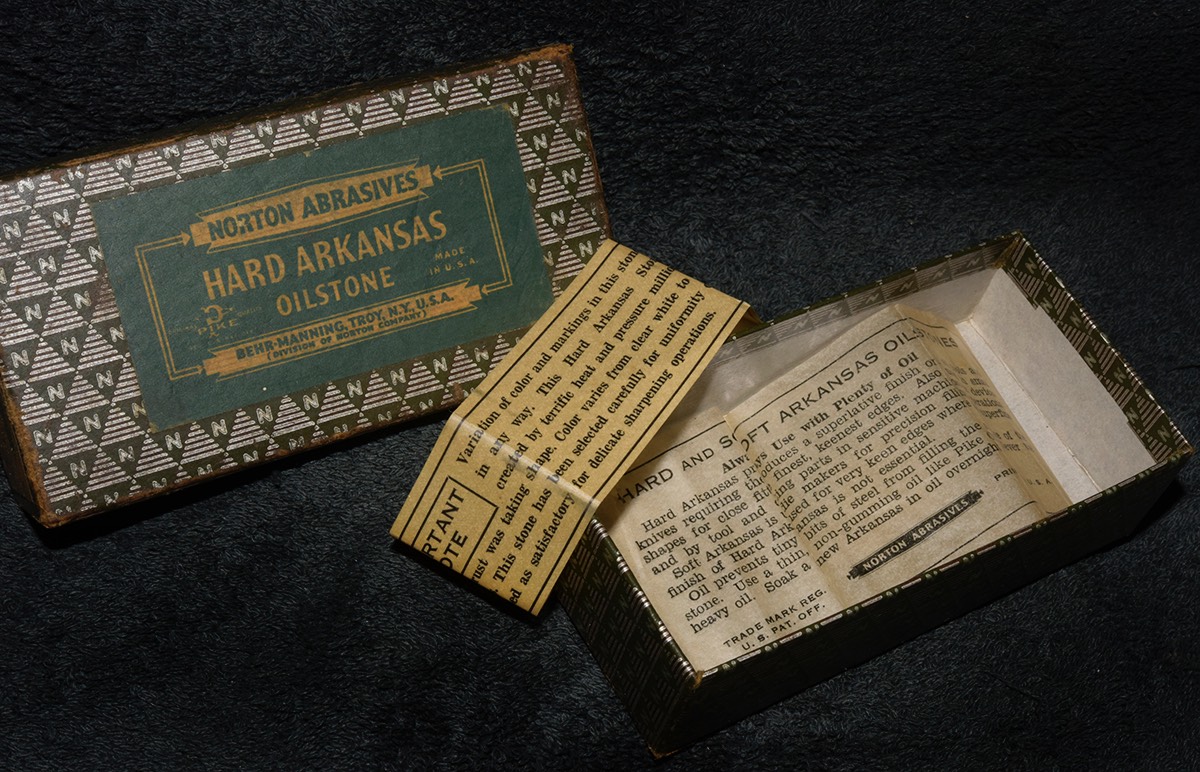 Norton 4 Inch Hard Ark 1940s 1i.jpg